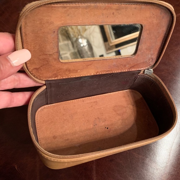 😍 Coach make up bag with mirrors - Picture 2 of 9